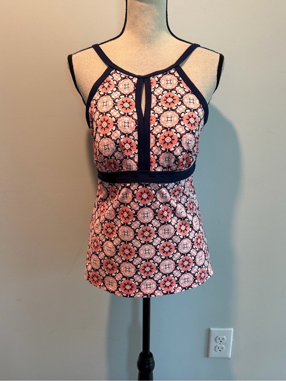 Lands End coral Navy Swim Tankini Keyhole Molded Cups Women’s size 10